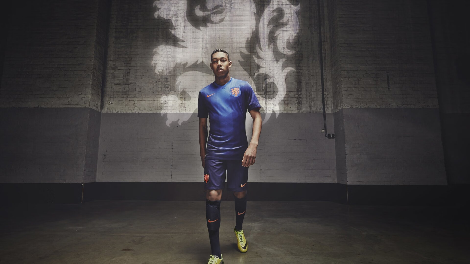 “马科斯·梅特罗的速度与敏捷，成为阿根廷美洲狮队防守的核心力量”