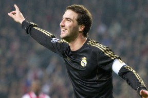 爱游戏 电竞-马刺助教讲解防守轮转细节获媒体认可，马刺队防守悍将